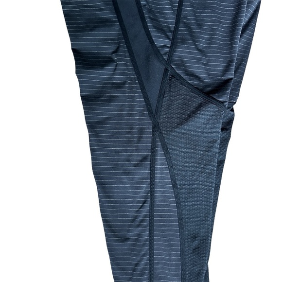 Lululemon InStride Crop Leggings Black Pinstripe Mesh Panel Size 12 - Picture 9 of 15